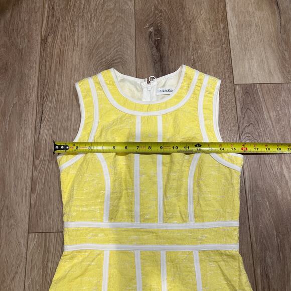 CALVIN KLEIN Women's Yellow Brocade Sheath Dress with White Piping Size 4 - Picture 4 of 7